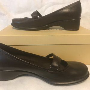 Michelle D. Women's Loafer Shoes - 7.5M - Fudge color